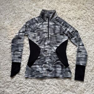Spyder Women’s Tech Quarter Zip Mid Layer Ski Top. Size Sml. GREAT Shape.